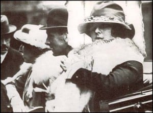 Noel Pemberton Billing and Eileen Stewart. A photo of Noel Pemberton Billing and Eileen Stewart arriving at the old Bailey.