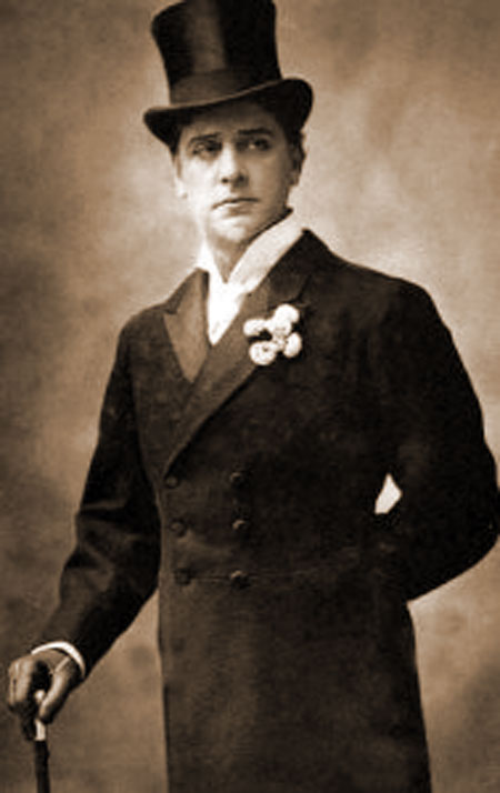 Actor William Terriss wearing a top hat.