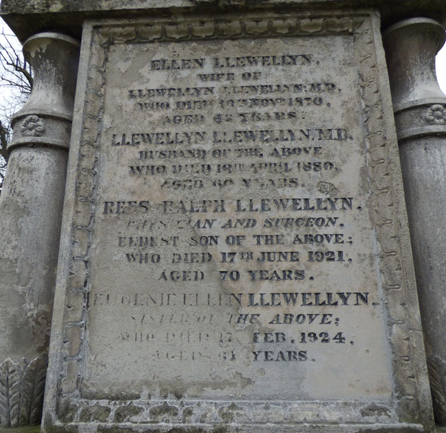 A close up of the inscription on his grave.