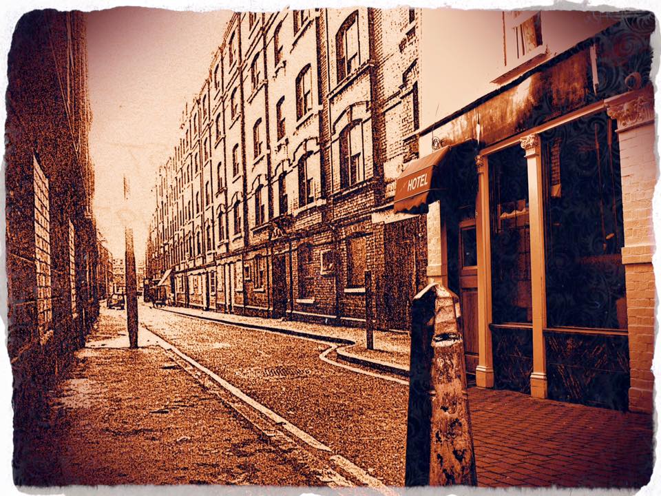 A photo of Thrawl Street.