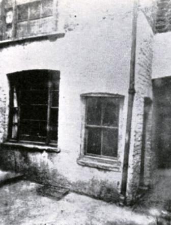 A photo of Mary Kelly's room from the outside.