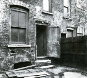 A photograph of the yard in which the murder occurred.